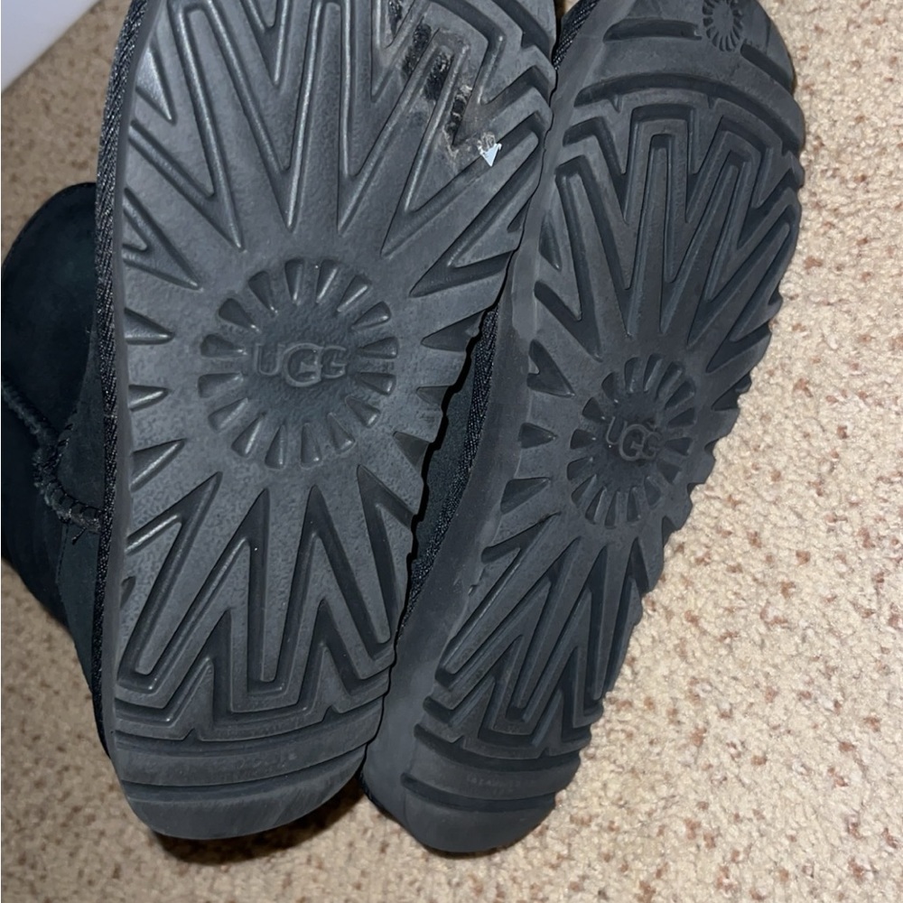 Uggs - Picture 5 of 6